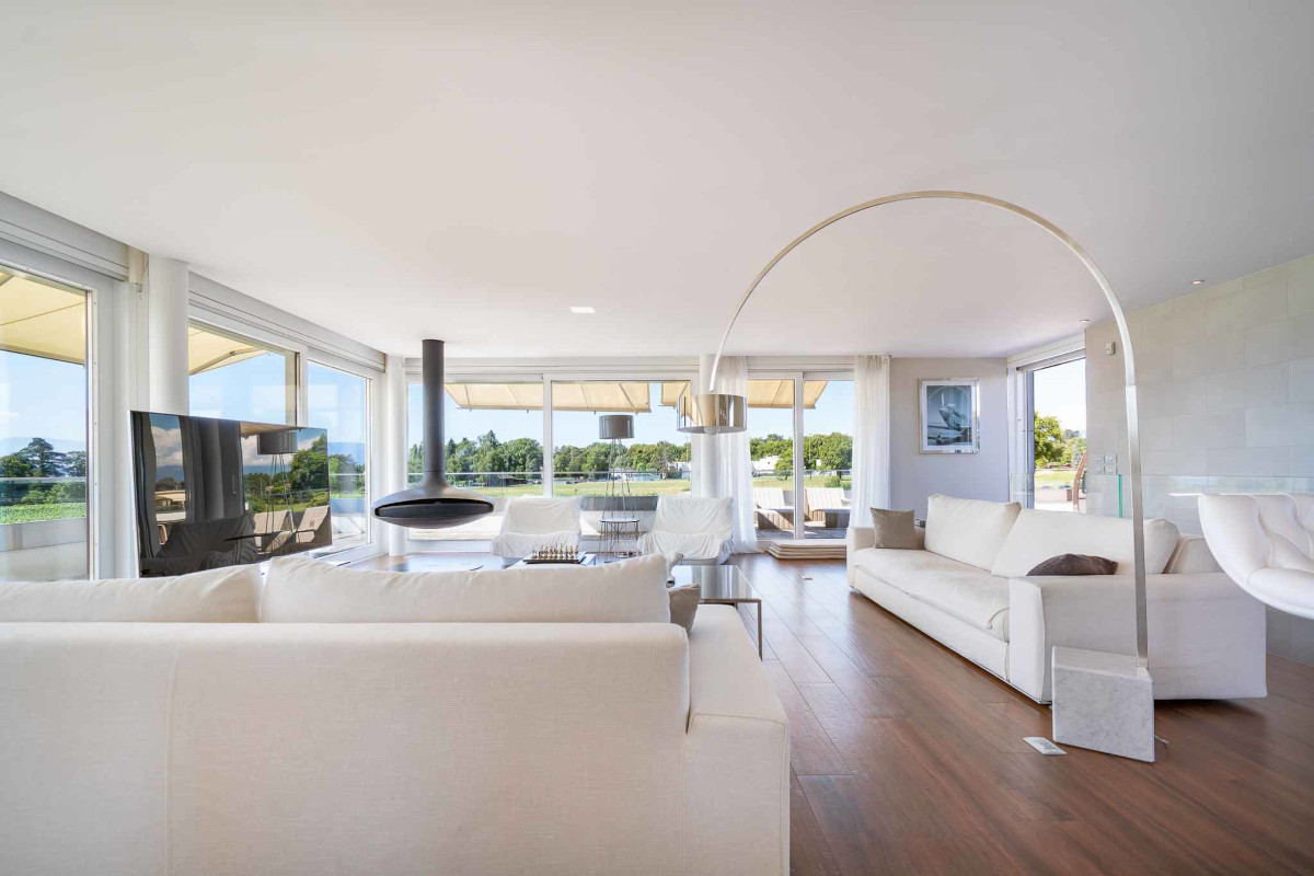 Somptueuse propriété avec piscine et vue panoramique sur le lac