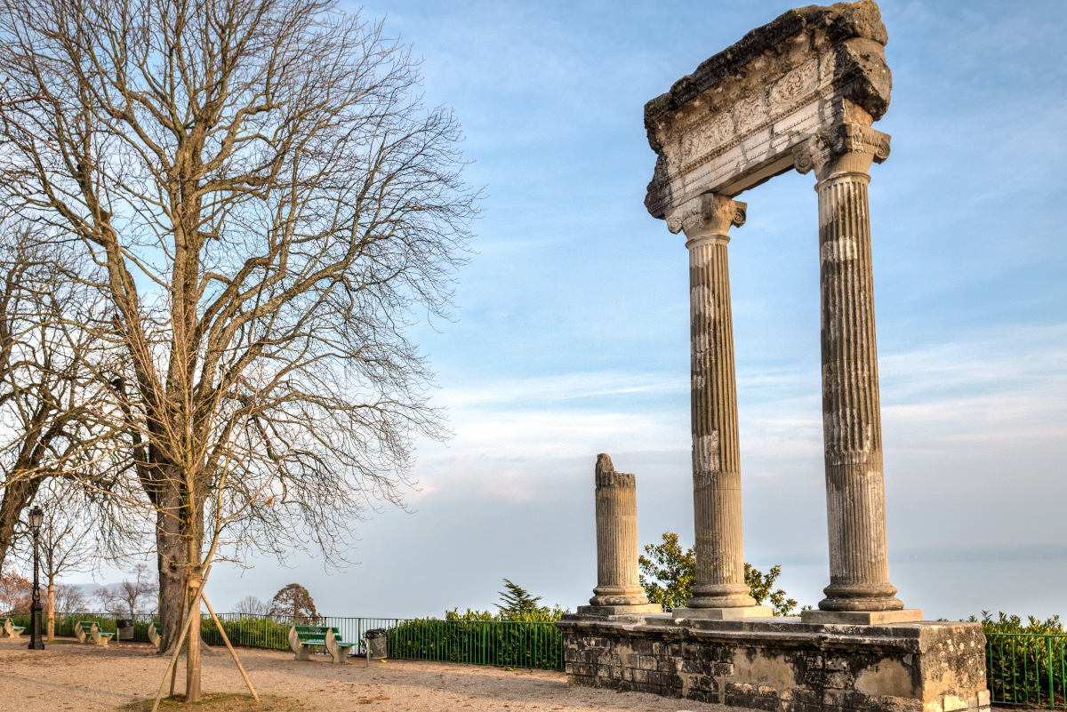 les-colonnes-romaines-de-nyon